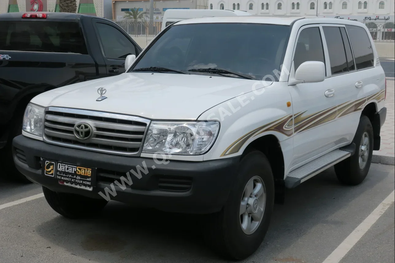 Toyota  Land Cruiser  GX  2005  Manual  470,000 Km  6 Cylinder  Four Wheel Drive (4WD)  SUV  White