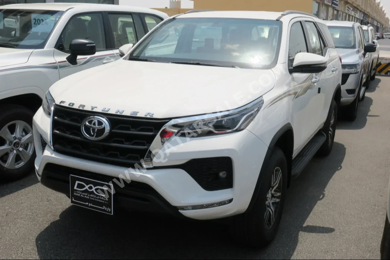 Toyota  Fortuner  2024  Automatic  0 Km  4 Cylinder  Four Wheel Drive (4WD)  SUV  White  With Warranty