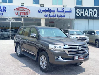 Toyota  Land Cruiser  VXR  2016  Automatic  188,000 Km  8 Cylinder  Four Wheel Drive (4WD)  SUV  Brown