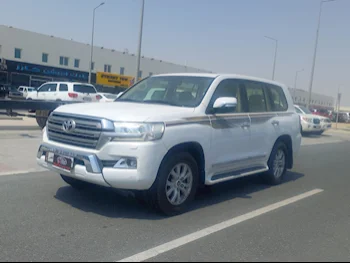 Toyota  Land Cruiser  GXR  2016  Automatic  280,000 Km  8 Cylinder  Four Wheel Drive (4WD)  SUV  White