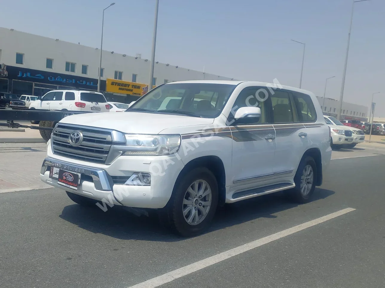 Toyota  Land Cruiser  GXR  2016  Automatic  280,000 Km  8 Cylinder  Four Wheel Drive (4WD)  SUV  White