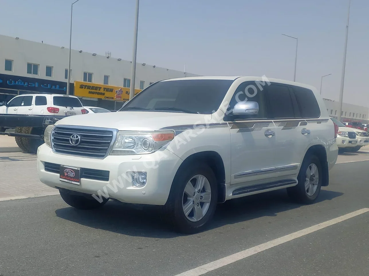 Toyota  Land Cruiser  GXR  2014  Automatic  94,000 Km  6 Cylinder  Four Wheel Drive (4WD)  SUV  White