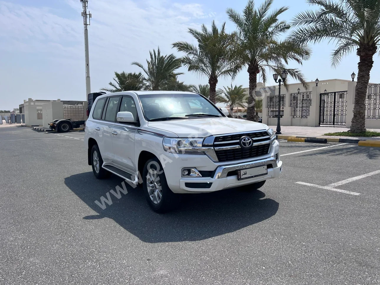 Toyota  Land Cruiser  GXR  2021  Automatic  114,000 Km  6 Cylinder  Four Wheel Drive (4WD)  SUV  White