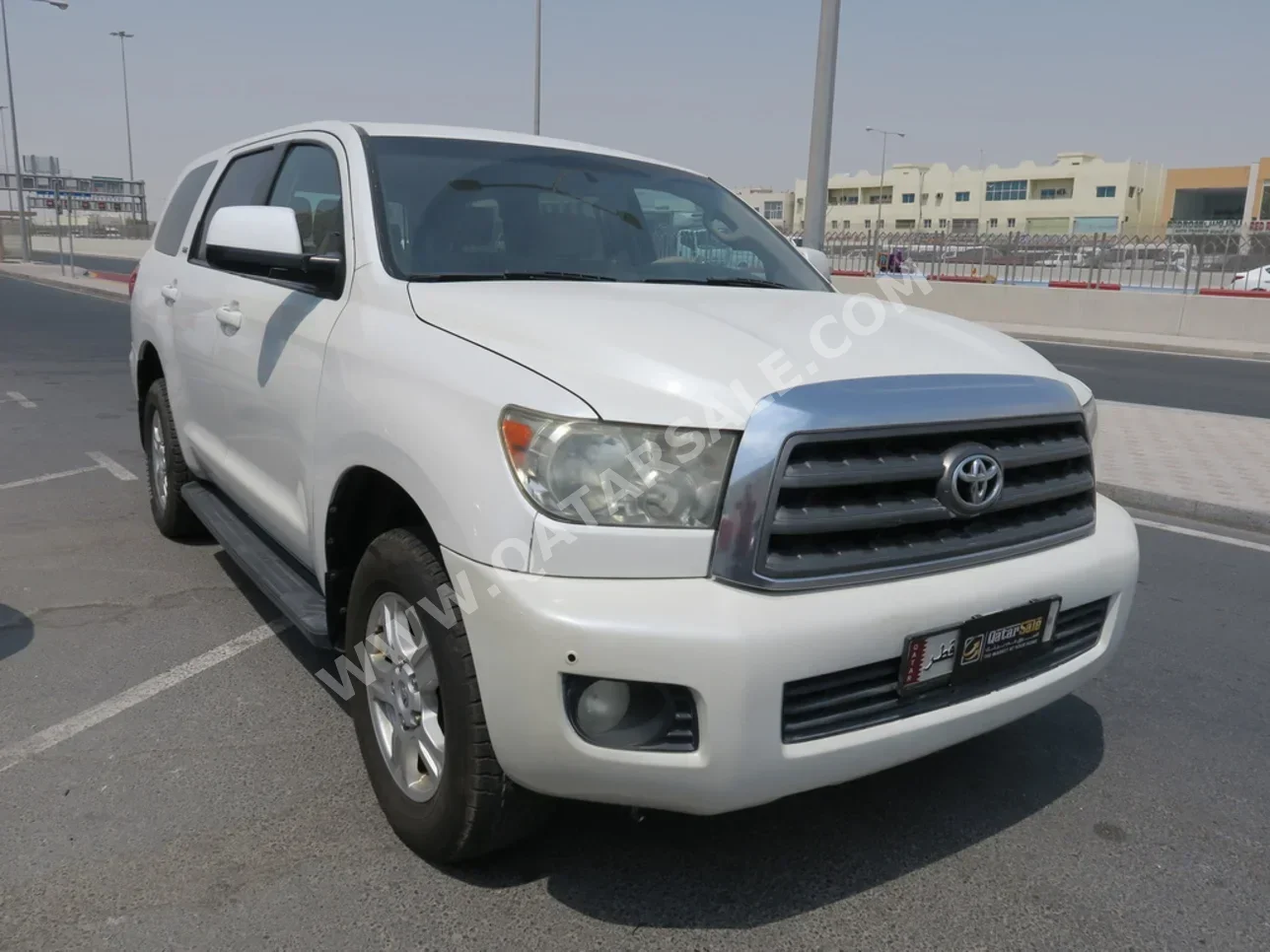 Toyota  Sequoia  2015  Automatic  316,000 Km  8 Cylinder  Four Wheel Drive (4WD)  SUV  White