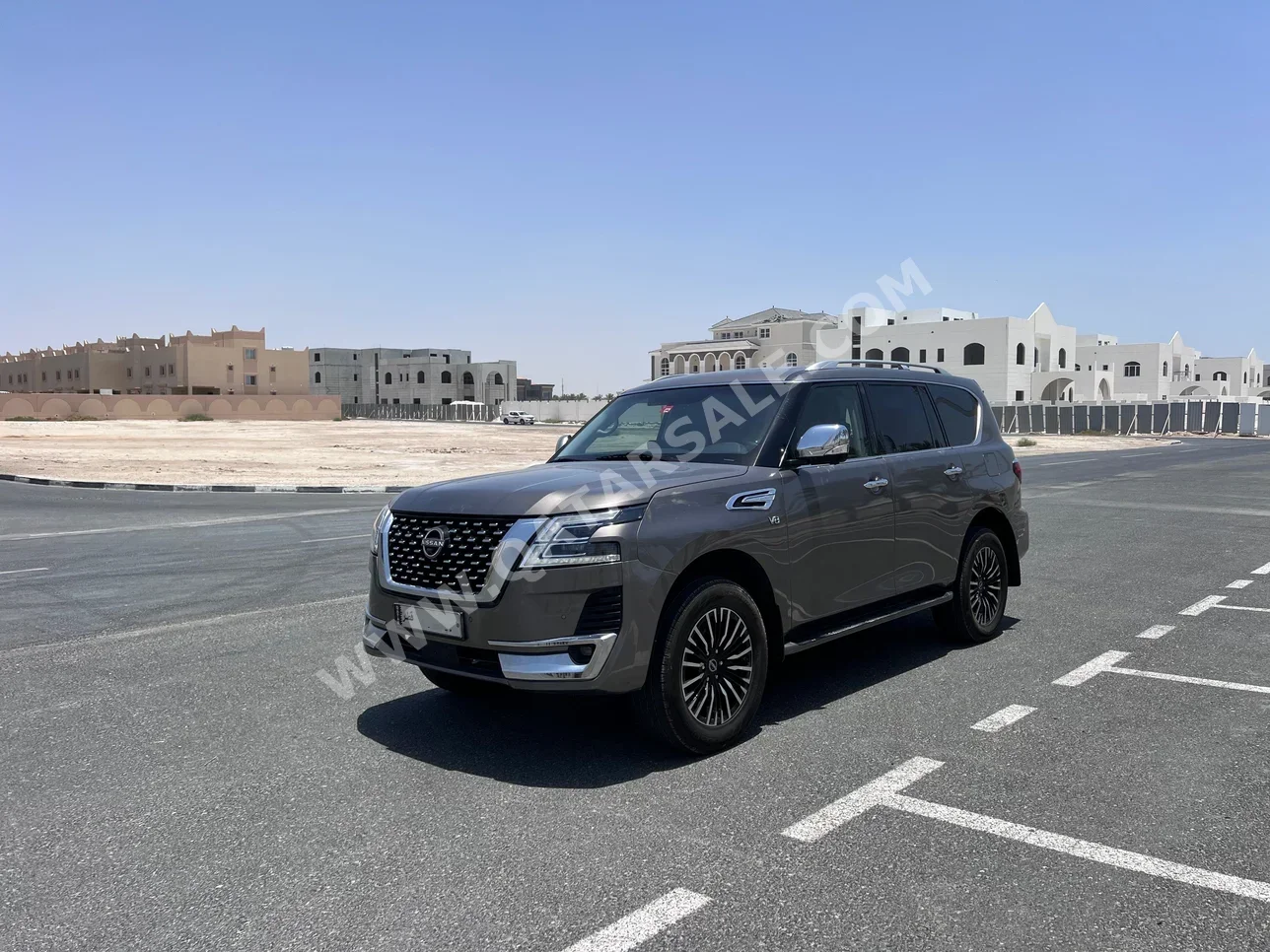 Nissan  Patrol  Platinum  2014  Automatic  13,000 Km  8 Cylinder  Four Wheel Drive (4WD)  SUV  Gray