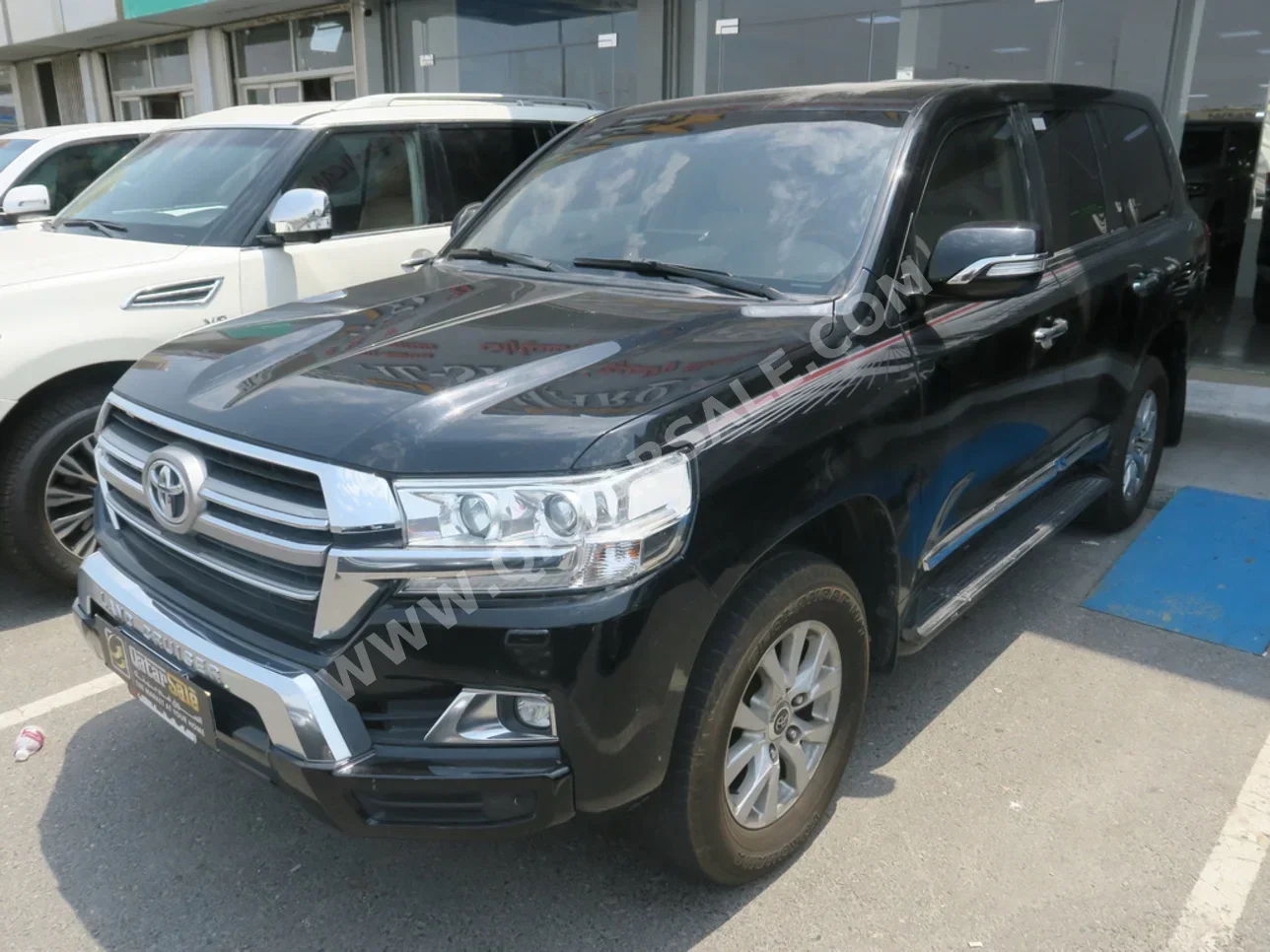 Toyota  Land Cruiser  GXR  2016  Automatic  220,000 Km  8 Cylinder  Four Wheel Drive (4WD)  SUV  Black