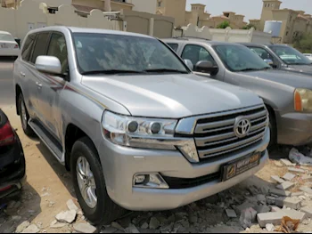 Toyota  Land Cruiser  GXR  2018  Automatic  197,000 Km  6 Cylinder  Four Wheel Drive (4WD)  SUV  Silver