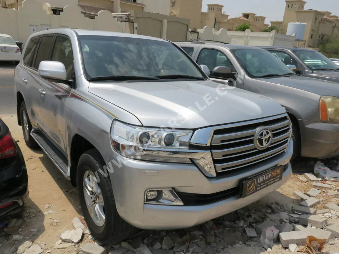 Toyota  Land Cruiser  GXR  2018  Automatic  197,000 Km  6 Cylinder  Four Wheel Drive (4WD)  SUV  Silver