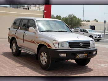 Toyota  Land Cruiser  GXR  2005  Manual  285,000 Km  6 Cylinder  Four Wheel Drive (4WD)  SUV  Silver