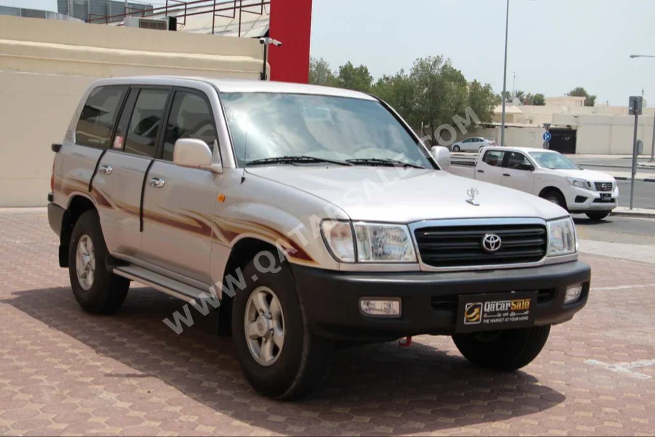 Toyota  Land Cruiser  GXR  2005  Manual  285,000 Km  6 Cylinder  Four Wheel Drive (4WD)  SUV  Silver