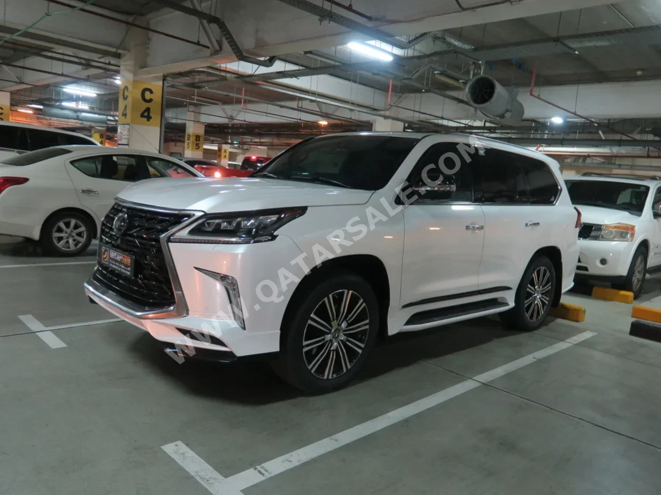 Lexus  LX  570  2019  Automatic  123,000 Km  8 Cylinder  Four Wheel Drive (4WD)  SUV  White