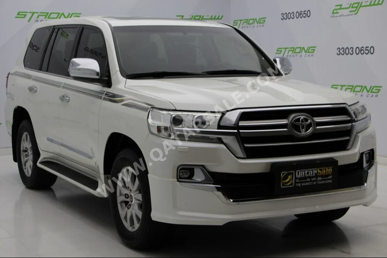 Toyota  Land Cruiser  VXR  2016  Automatic  380,000 Km  8 Cylinder  Four Wheel Drive (4WD)  SUV  White