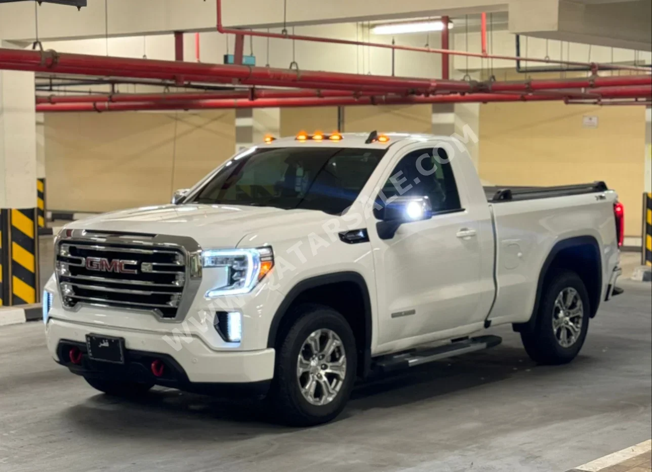 GMC  Sierra  Elevation  2022  Automatic  38,000 Km  8 Cylinder  Four Wheel Drive (4WD)  Pick Up  White  With Warranty