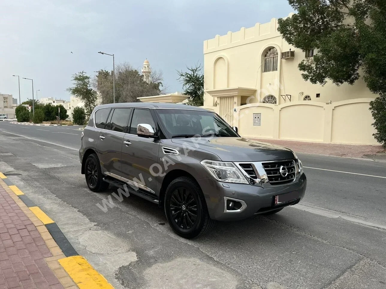 Nissan  Patrol  Platinum  2015  Automatic  99,200 Km  8 Cylinder  Four Wheel Drive (4WD)  SUV  Gray