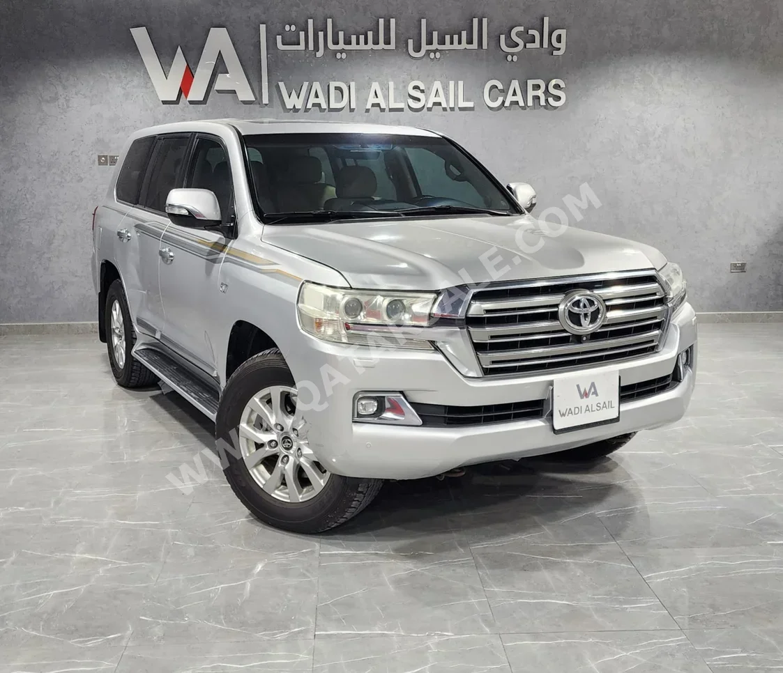 Toyota  Land Cruiser  VXR  2018  Automatic  211,000 Km  8 Cylinder  Four Wheel Drive (4WD)  SUV  Silver