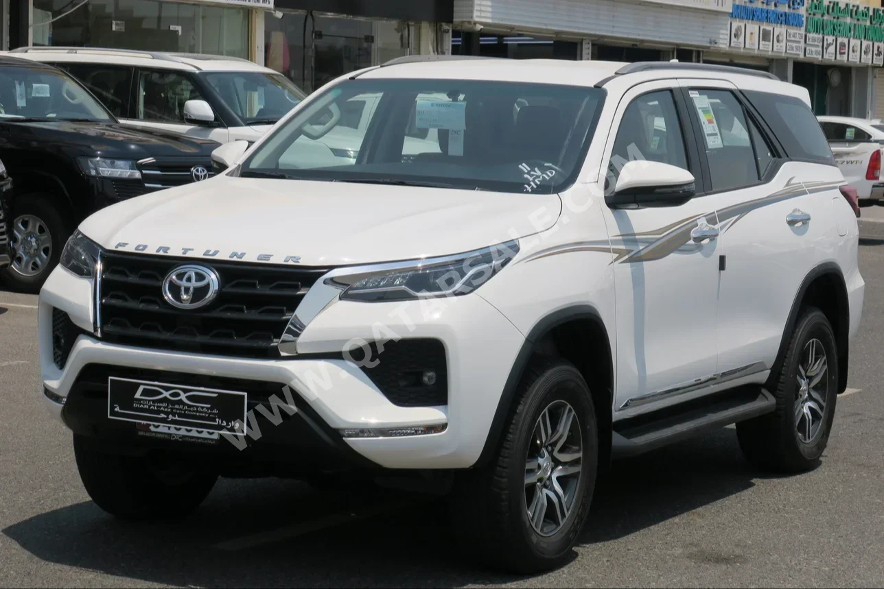 Toyota  Fortuner  2024  Automatic  0 Km  6 Cylinder  Four Wheel Drive (4WD)  SUV  White  With Warranty