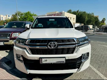 Toyota  Land Cruiser  GXR- Grand Touring  2021  Automatic  120,000 Km  8 Cylinder  Four Wheel Drive (4WD)  SUV  White