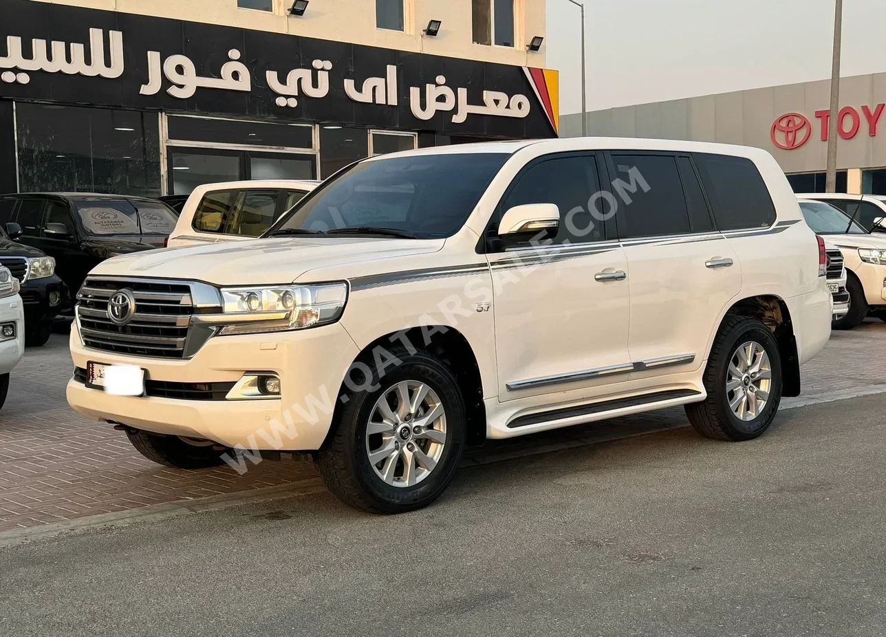 Toyota  Land Cruiser  VXR  2020  Automatic  180,000 Km  8 Cylinder  Four Wheel Drive (4WD)  SUV  White