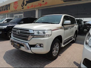 Toyota  Land Cruiser  GXR  2016  Automatic  339,000 Km  8 Cylinder  Four Wheel Drive (4WD)  SUV  Silver