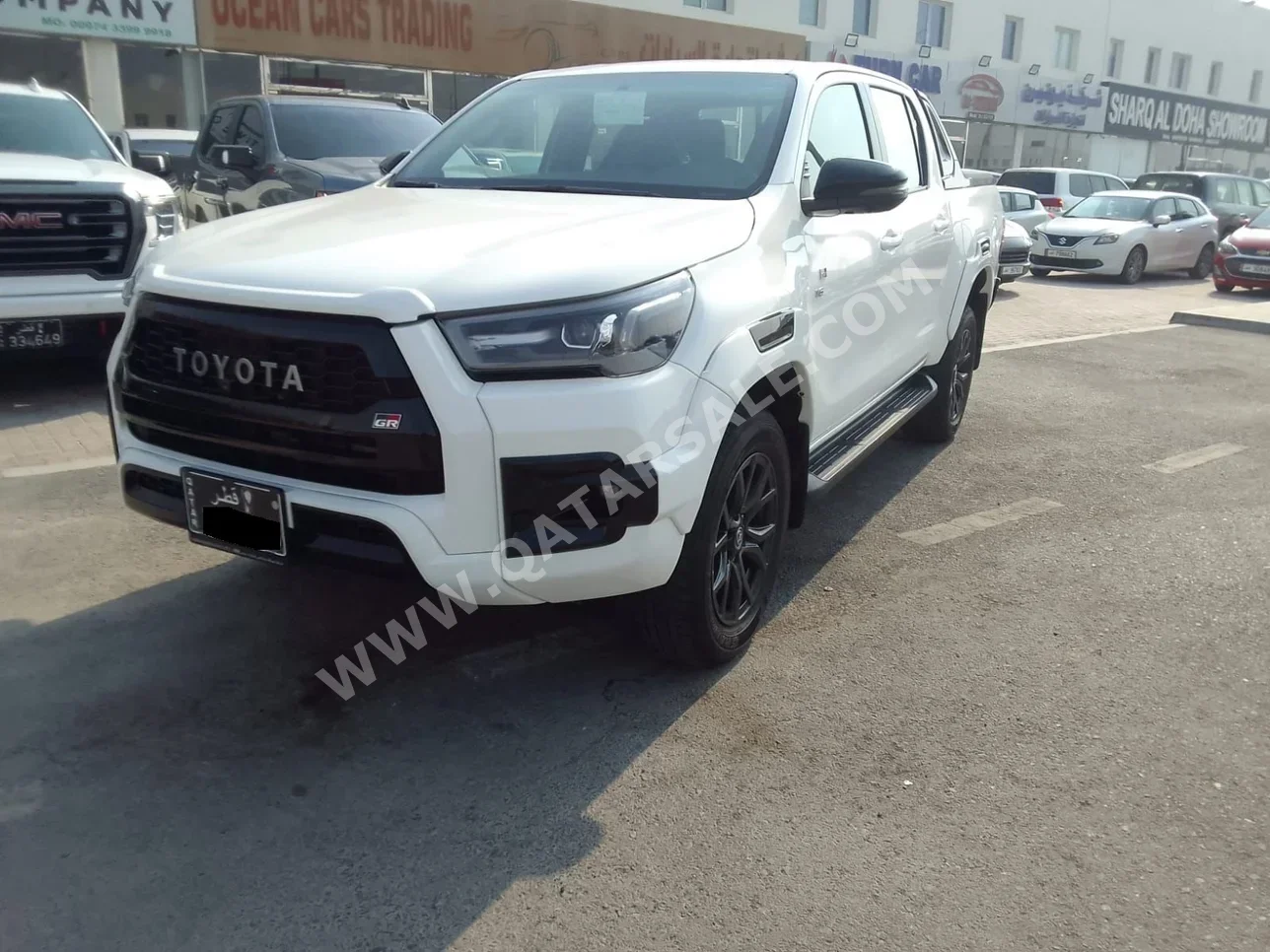 Toyota  Hilux  GR Sport  2022  Automatic  25,000 Km  6 Cylinder  Four Wheel Drive (4WD)  Pick Up  White