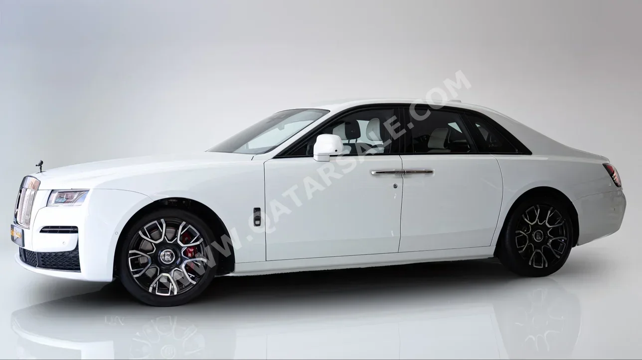 Rolls-Royce  Ghost  Black Badge  2022  Automatic  6٬500 Km  12 Cylinder  Rear Wheel Drive (RWD)  Sedan  White  With Warranty