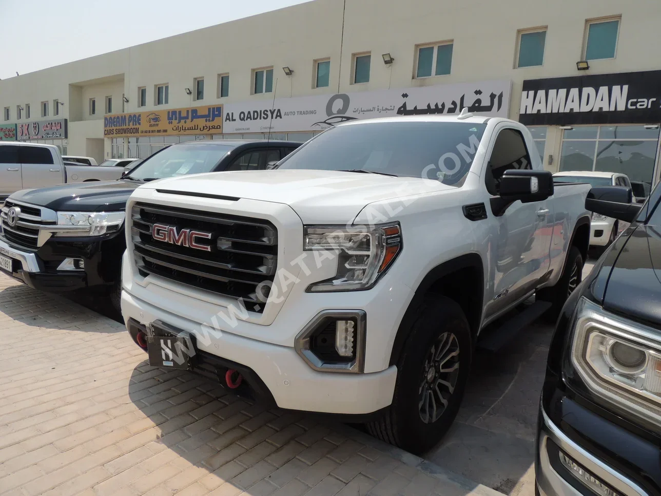 GMC  Sierra  AT4  2022  Automatic  110,000 Km  8 Cylinder  Four Wheel Drive (4WD)  Pick Up  White