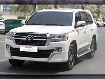 Toyota  Land Cruiser  GXR- Grand Touring  2021  Automatic  144,000 Km  8 Cylinder  Four Wheel Drive (4WD)  SUV  White