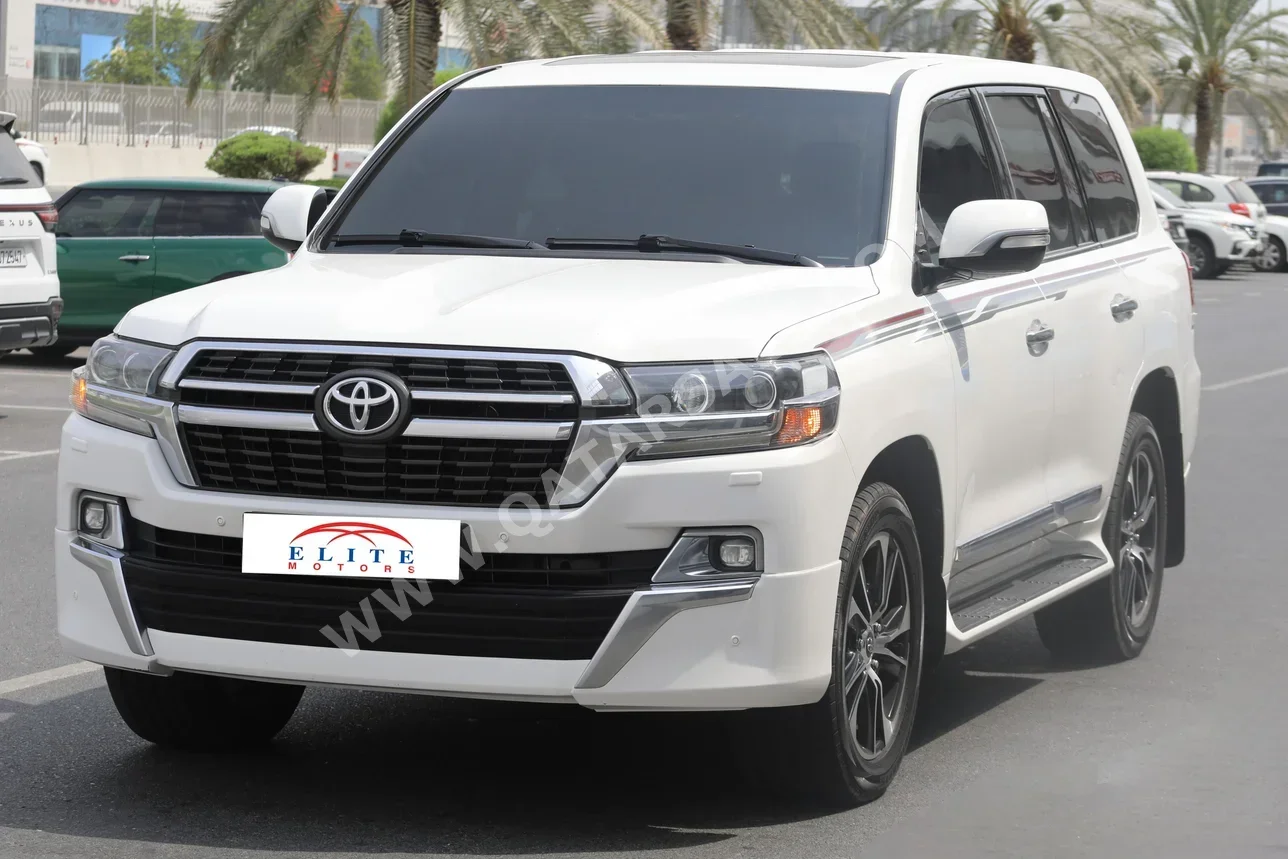 Toyota  Land Cruiser  GXR- Grand Touring  2021  Automatic  144,000 Km  8 Cylinder  Four Wheel Drive (4WD)  SUV  White