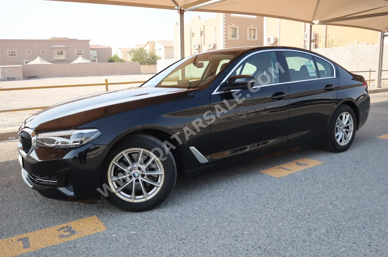 BMW  5-Series  520i  2023  Automatic  17,000 Km  4 Cylinder  Front Wheel Drive (FWD)  Sedan  Black