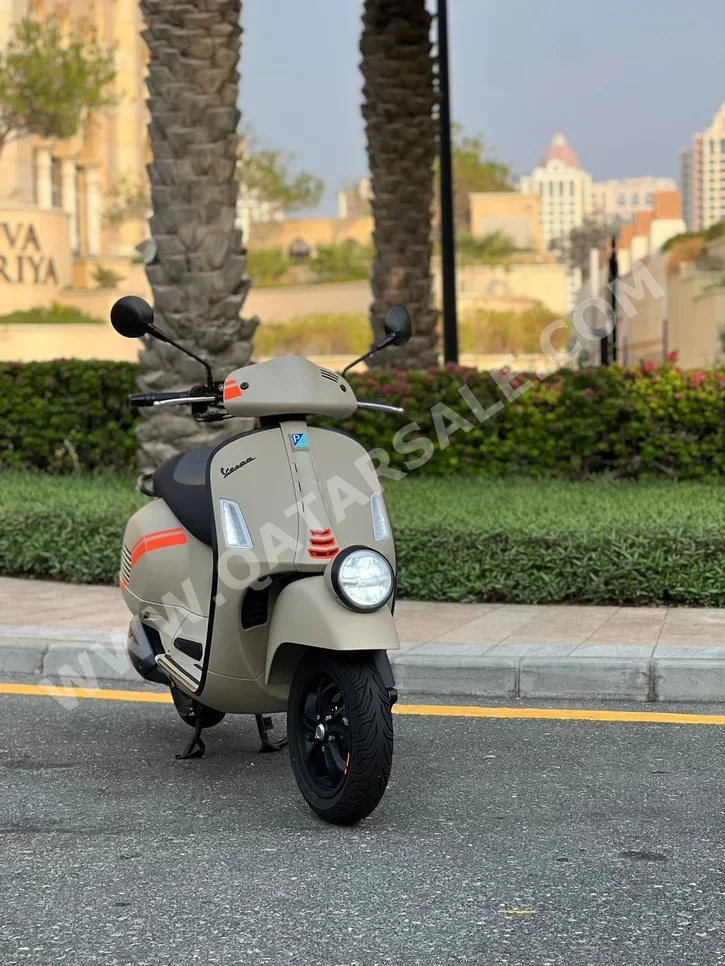 Vespa  300 GTV -  2024 - Color Beige -  Warranty