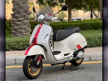 Vespa  300 GTS Racing Sixties -  2022 - Color White