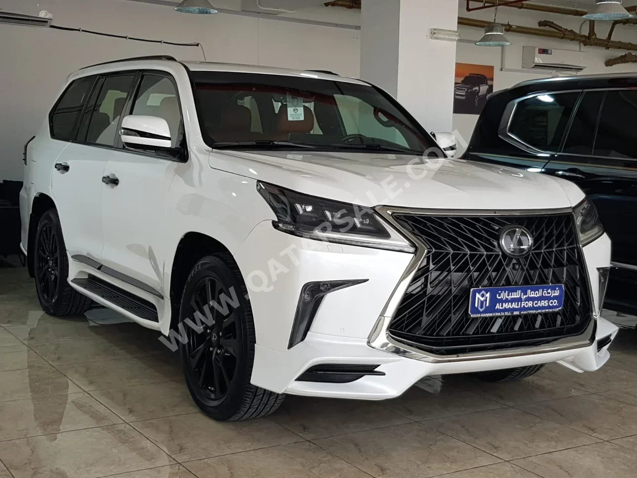 Lexus  LX  570  2018  Automatic  190,000 Km  8 Cylinder  Four Wheel Drive (4WD)  SUV  White