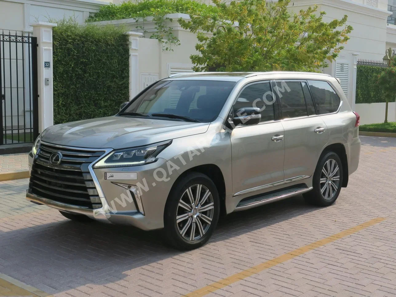 Lexus  LX  570  2017  Automatic  149,000 Km  8 Cylinder  Four Wheel Drive (4WD)  SUV  Sonic Titanium