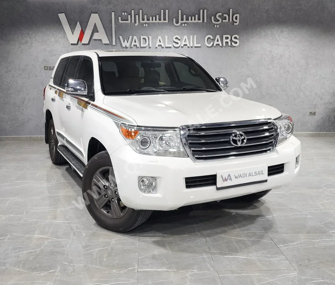 Toyota  Land Cruiser  GXR  2013  Automatic  192,000 Km  8 Cylinder  Four Wheel Drive (4WD)  SUV  White