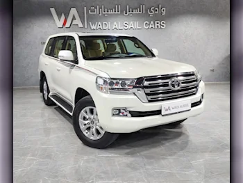 Toyota  Land Cruiser  GXR  2016  Automatic  374,000 Km  6 Cylinder  Four Wheel Drive (4WD)  SUV  White