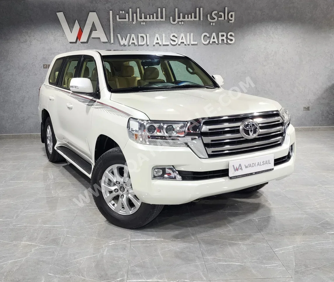 Toyota  Land Cruiser  GXR  2016  Automatic  374,000 Km  6 Cylinder  Four Wheel Drive (4WD)  SUV  White