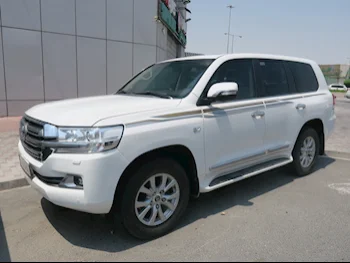 Toyota  Land Cruiser  VXR  2018  Automatic  178,000 Km  8 Cylinder  Four Wheel Drive (4WD)  SUV  White