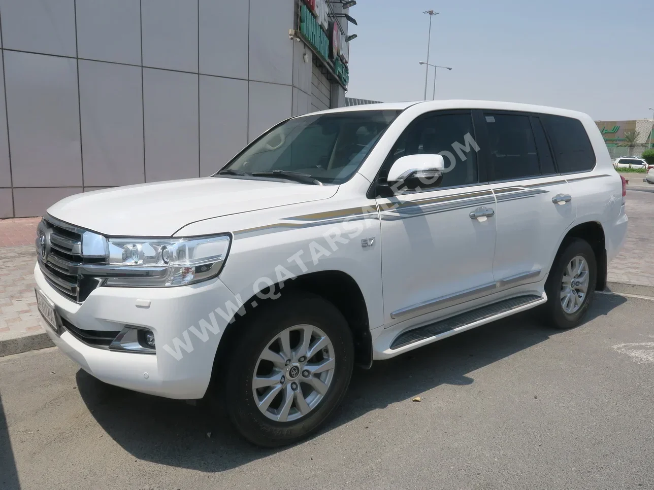 Toyota  Land Cruiser  VXR  2018  Automatic  178,000 Km  8 Cylinder  Four Wheel Drive (4WD)  SUV  White