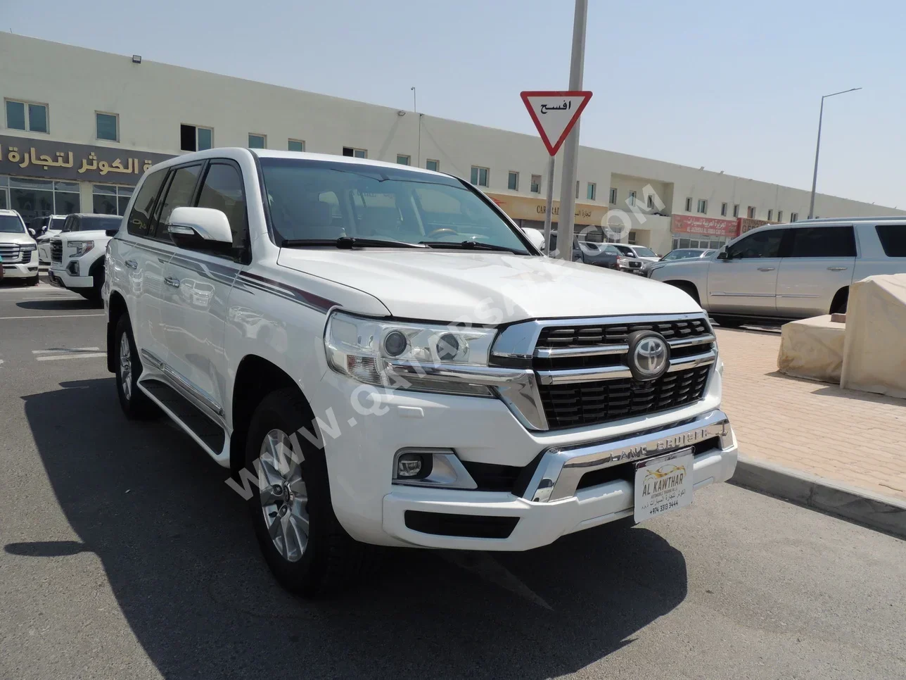 Toyota  Land Cruiser  GXR  2018  Automatic  188٬000 Km  8 Cylinder  Four Wheel Drive (4WD)  SUV  White