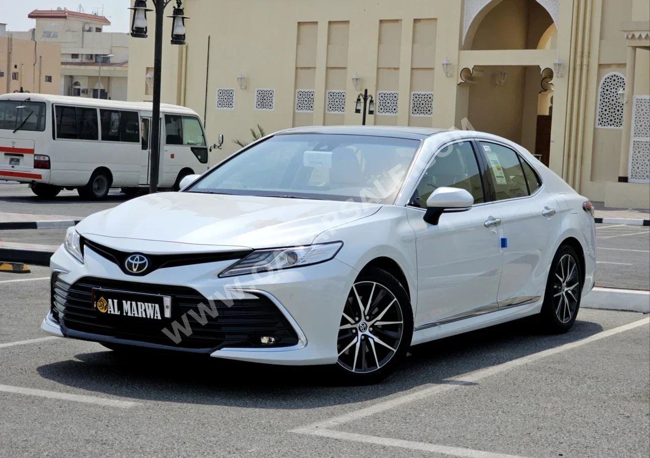  Toyota  Camry  Limited  2024  Automatic  700 Km  6 Cylinder  Front Wheel Drive (FWD)  Sedan  White  With Warranty