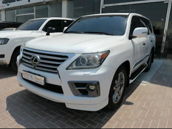 Lexus  LX  570  2013  Automatic  418٬000 Km  8 Cylinder  Four Wheel Drive (4WD)  SUV  White