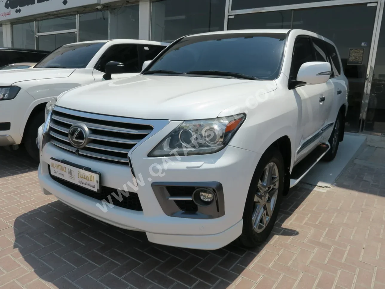 Lexus  LX  570  2013  Automatic  418٬000 Km  8 Cylinder  Four Wheel Drive (4WD)  SUV  White