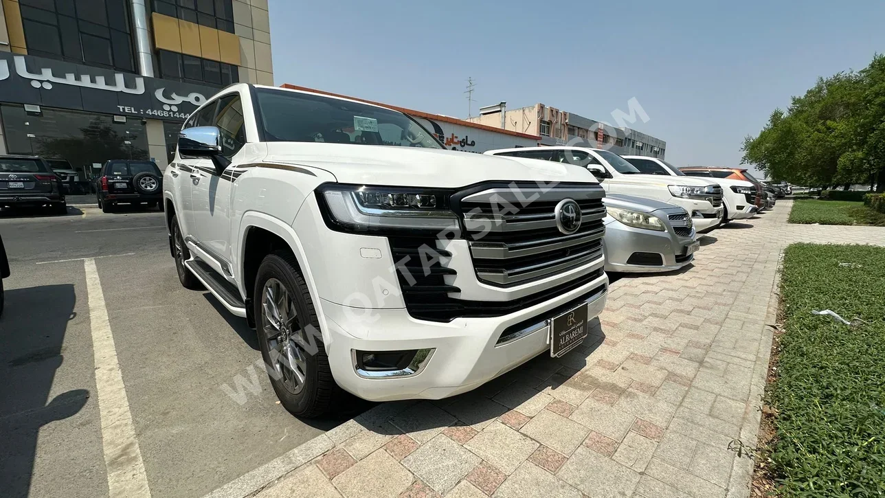 Toyota  Land Cruiser  VXR Twin Turbo  2024  Automatic  1,600 Km  6 Cylinder  Four Wheel Drive (4WD)  SUV  White  With Warranty