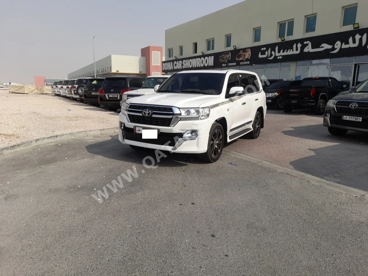 Toyota  Land Cruiser  VXR  2016  Automatic  228,000 Km  8 Cylinder  Four Wheel Drive (4WD)  SUV  White