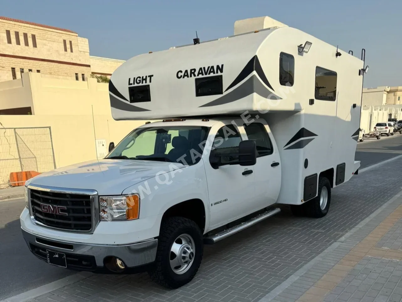 Caravan - White  - 51,000 Km