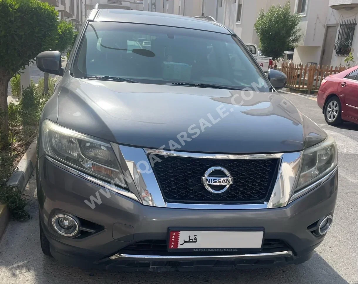 Nissan  Pathfinder  SV  2016  Automatic  150,000 Km  6 Cylinder  Four Wheel Drive (4WD)  SUV  Gray