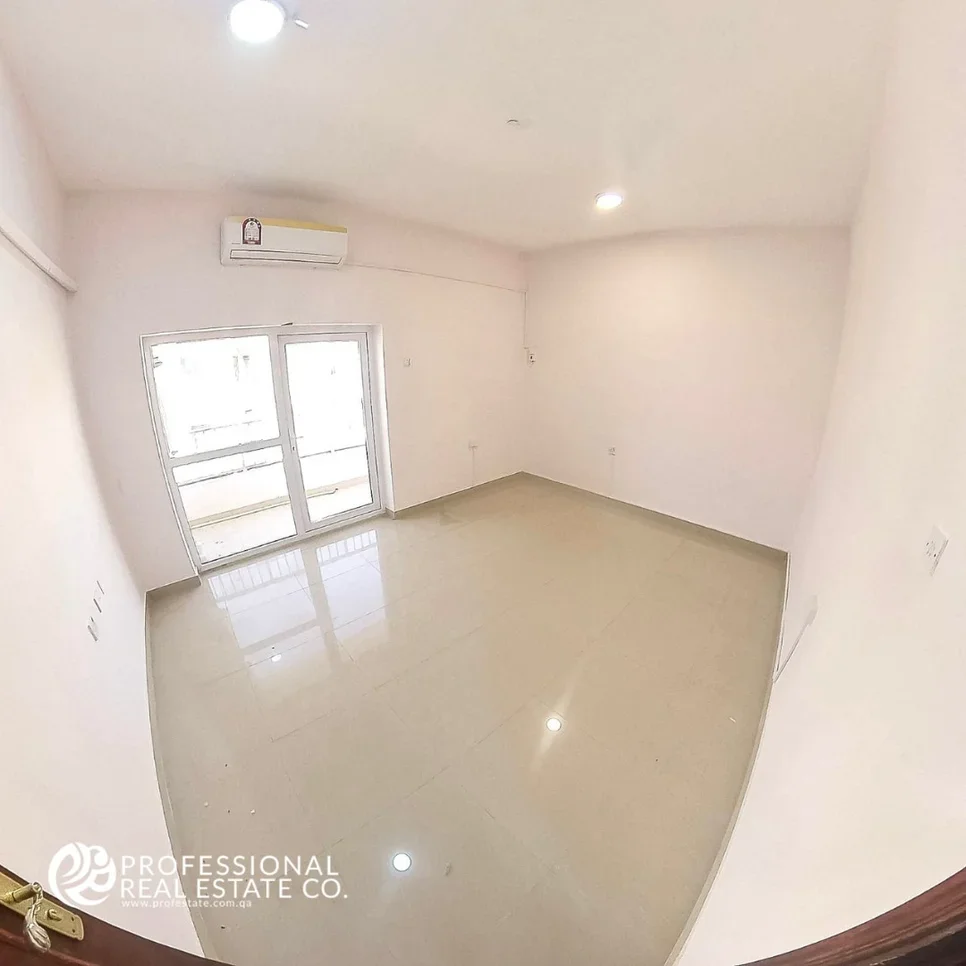 3 Bedrooms  Apartment  in Doha -  Fereej Bin Omran  Not Furnished