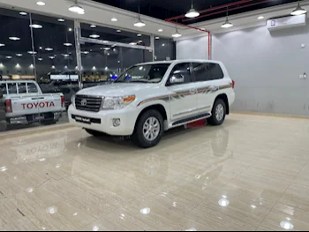 Toyota  Land Cruiser  GXR  2013  Automatic  309,000 Km  8 Cylinder  Four Wheel Drive (4WD)  SUV  White