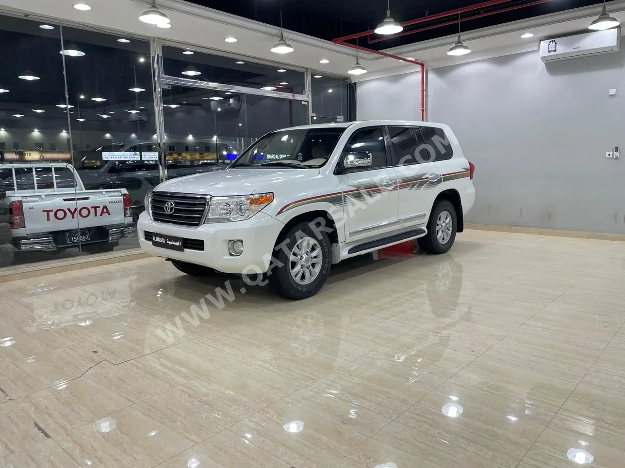 Toyota  Land Cruiser  GXR  2013  Automatic  309,000 Km  8 Cylinder  Four Wheel Drive (4WD)  SUV  White