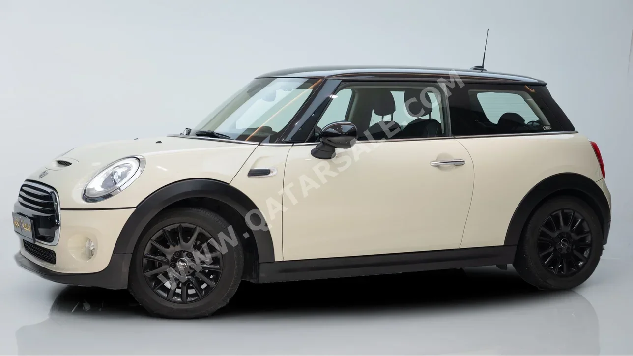 Mini  Cooper  2018  Automatic  98٬000 Km  4 Cylinder  Front Wheel Drive (FWD)  Hatchback  White